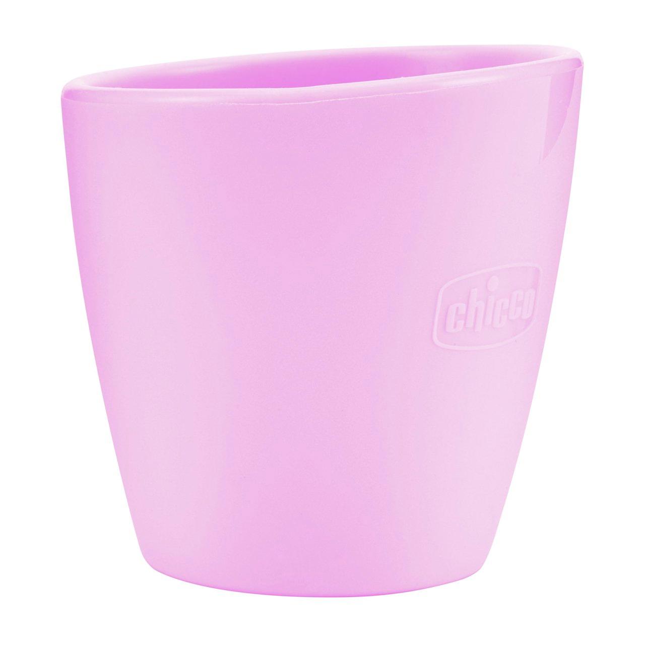 Tazza azzurra in silicone Chicco con bordo inclinato, ideale per neonati e pappa, realizzata in silicone morbido e sicuro. | Chicco
