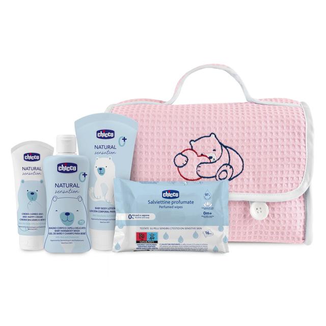 Beauty case Chicco Natural Sensation azzurro e rosa, con interno impermeabile, include tre prodotti e salviette pocket, ideale per neonati. | Chicco