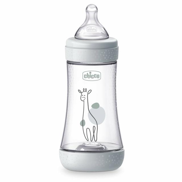 Biberon Chicco Perfect 5 da 240 ml in colore rosa, con tettarella fisiologica in silicone Soft Sense e membrana Equilibrium per un'alimentazione biofunzionale. | Chicco