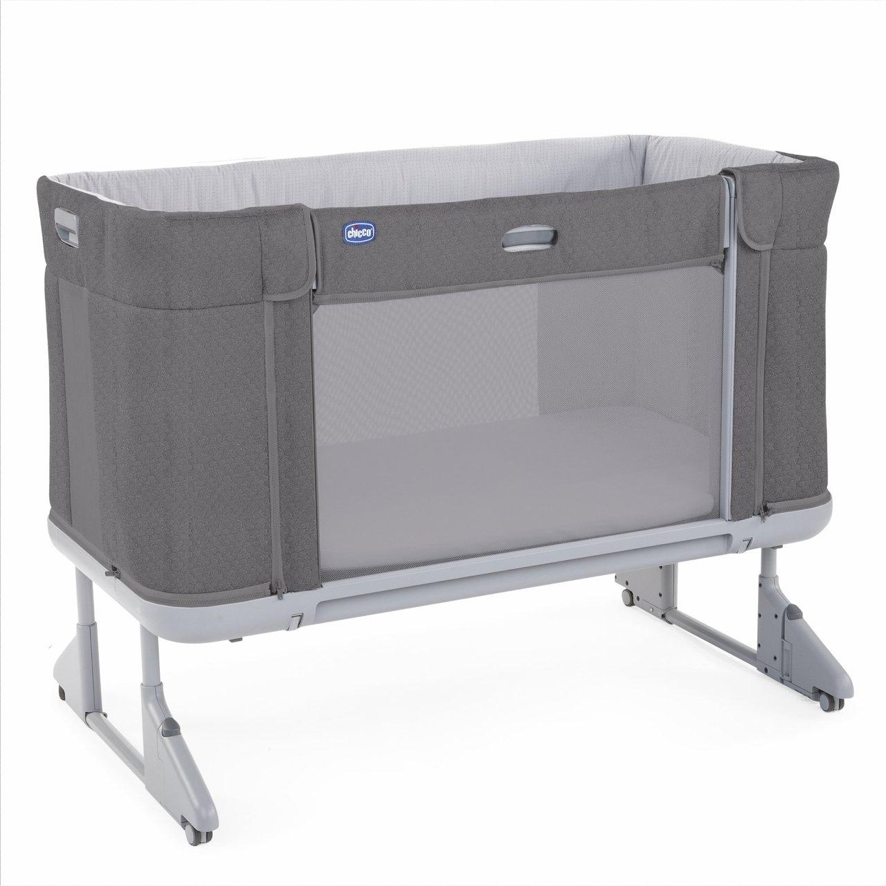 Chicco Next2Me Forever lettino cosleeping grigio unisex, versatile da 0 a 4 anni, con materasso sagomato e sistema di sicurezza brevettato per aggancio al letto dei genitori. | Chicco