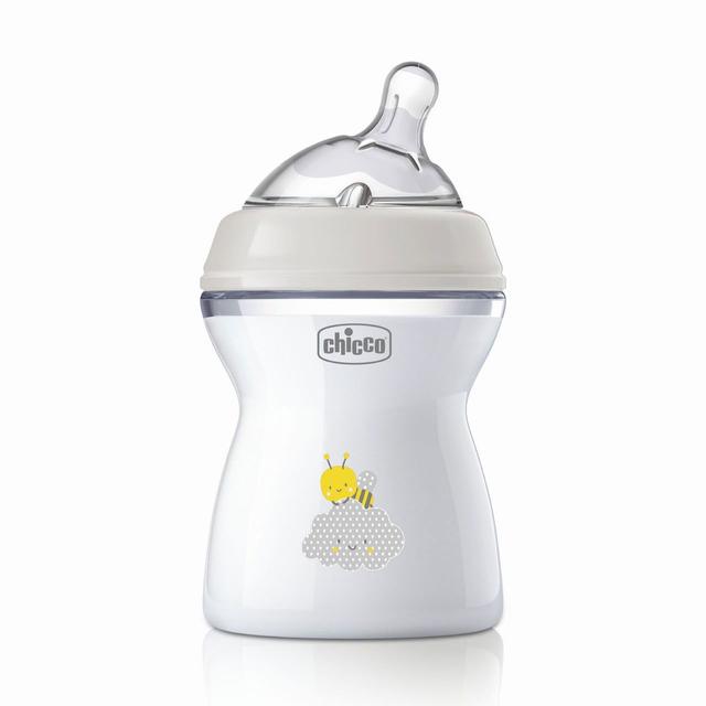 Biberon Chicco Naturalfeeling grigio da 250 ml con tettarella inclinata per flusso medio, ideale per allattamento misto e neonati. | Chicco