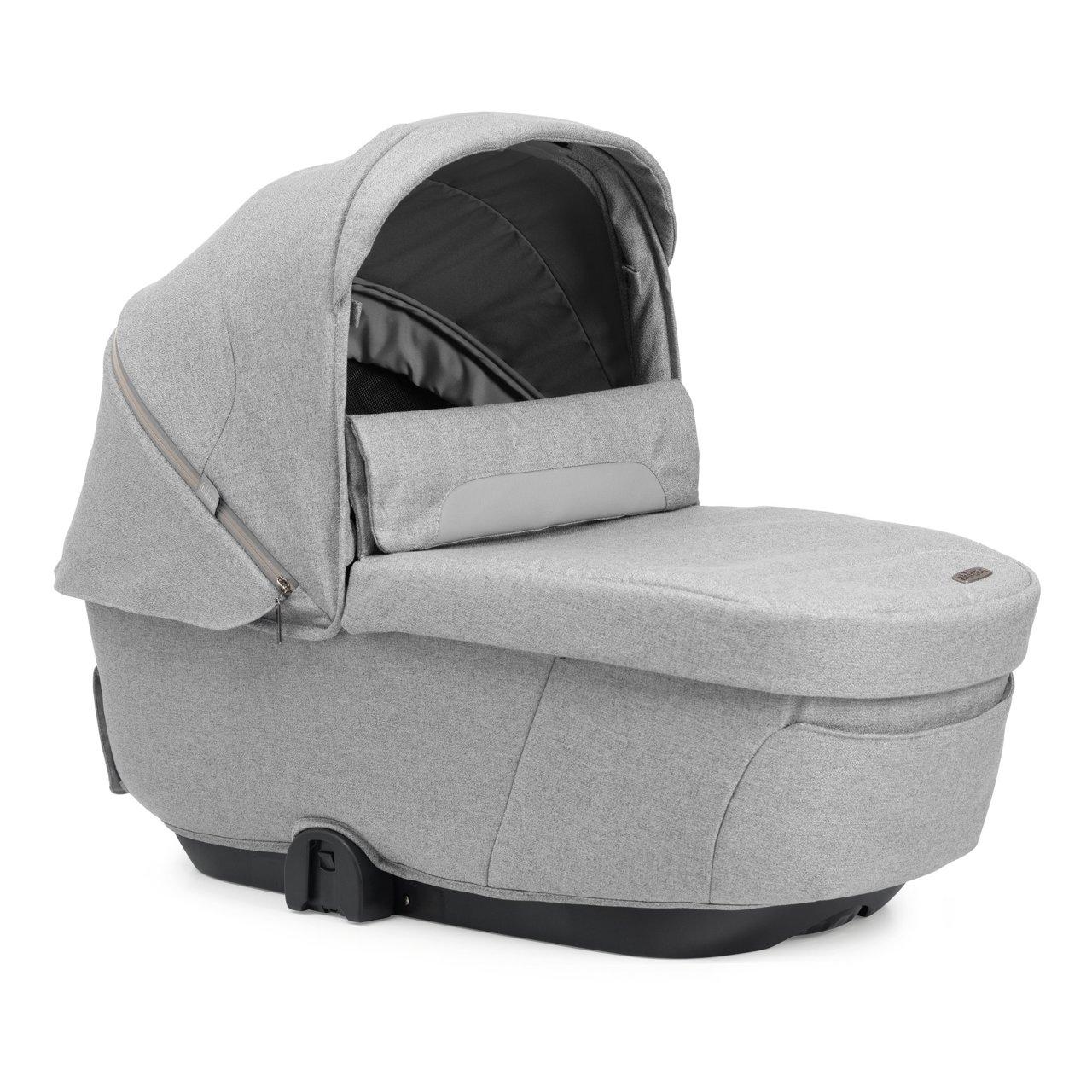 Culla Gran Comfort verde di Chicco in fibre naturali di bambù, con capote estensibile UV50+ e inserti in rete per la ventilazione. | Chicco