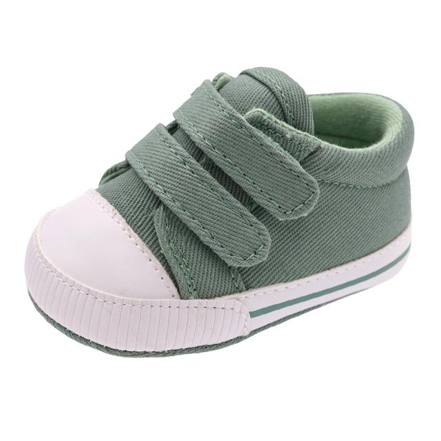 Sneakers unisex bianche Chicco Ovis per bambino, con chiusura a doppio strappo e design arrotondato per un comfort primaverile. | Chicco