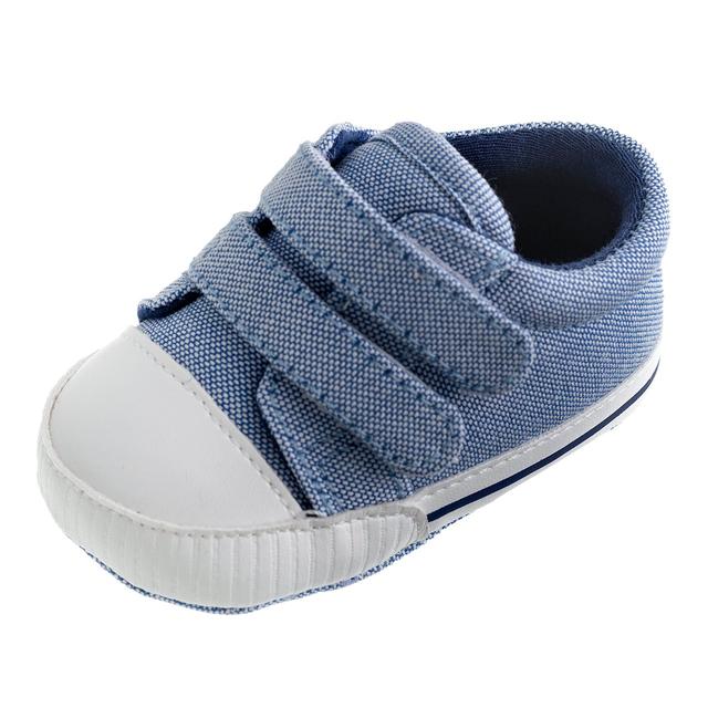 Sneakers unisex bianche Chicco Ovis per bambino, con chiusura a doppio strappo e design arrotondato per un comfort primaverile. | Chicco