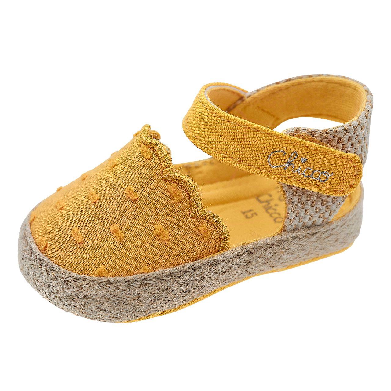Sandalo da bambina Chicco rosa in tessuto plumetis con bordo in corda, punta chiusa e chiusura a strappo regolabile, ideale per la primavera/estate. | Chicco