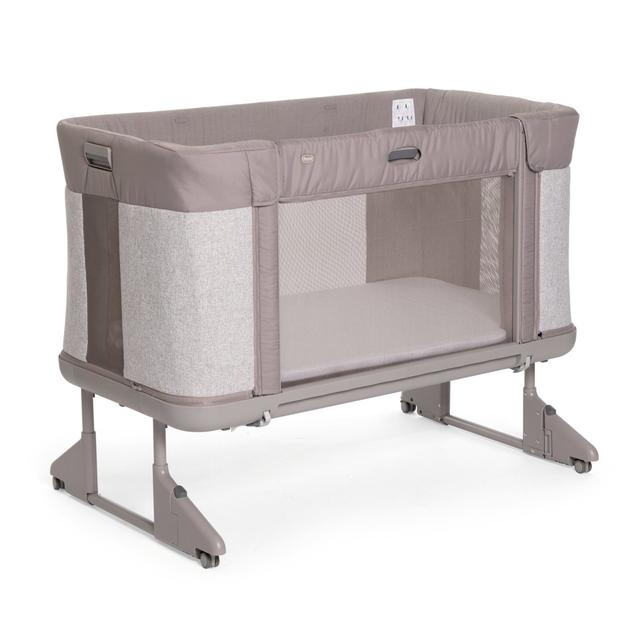 Chicco Next2Me Forever lettino cosleeping grigio unisex, versatile da 0 a 4 anni, con materasso sagomato e sistema di sicurezza brevettato per aggancio al letto dei genitori. | Chicco