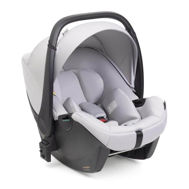 Seggiolino auto neonato Kory Essential I-size nero, per bambini da 40 a 80 cm, con riduttore ergonomico e cappottina UV50+. | Chicco