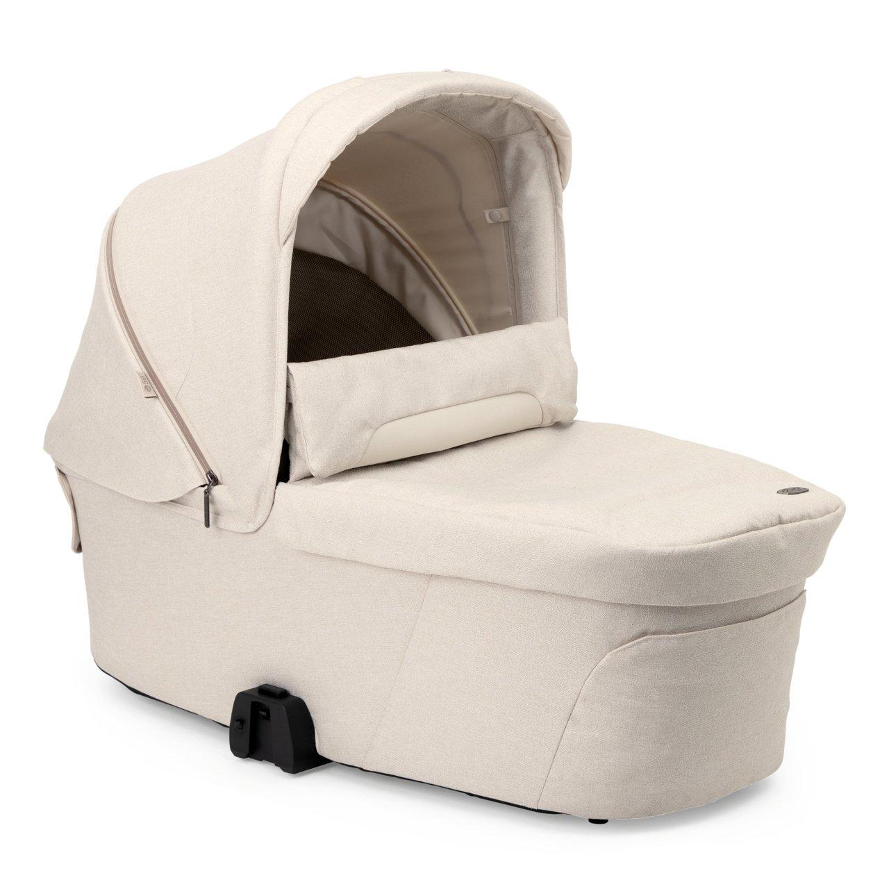 Culla Flexi Chicco verde unisex in fibre naturali di bambù, con capote estensibile anti UV50+ e inserti in rete per la ventilazione. | Chicco