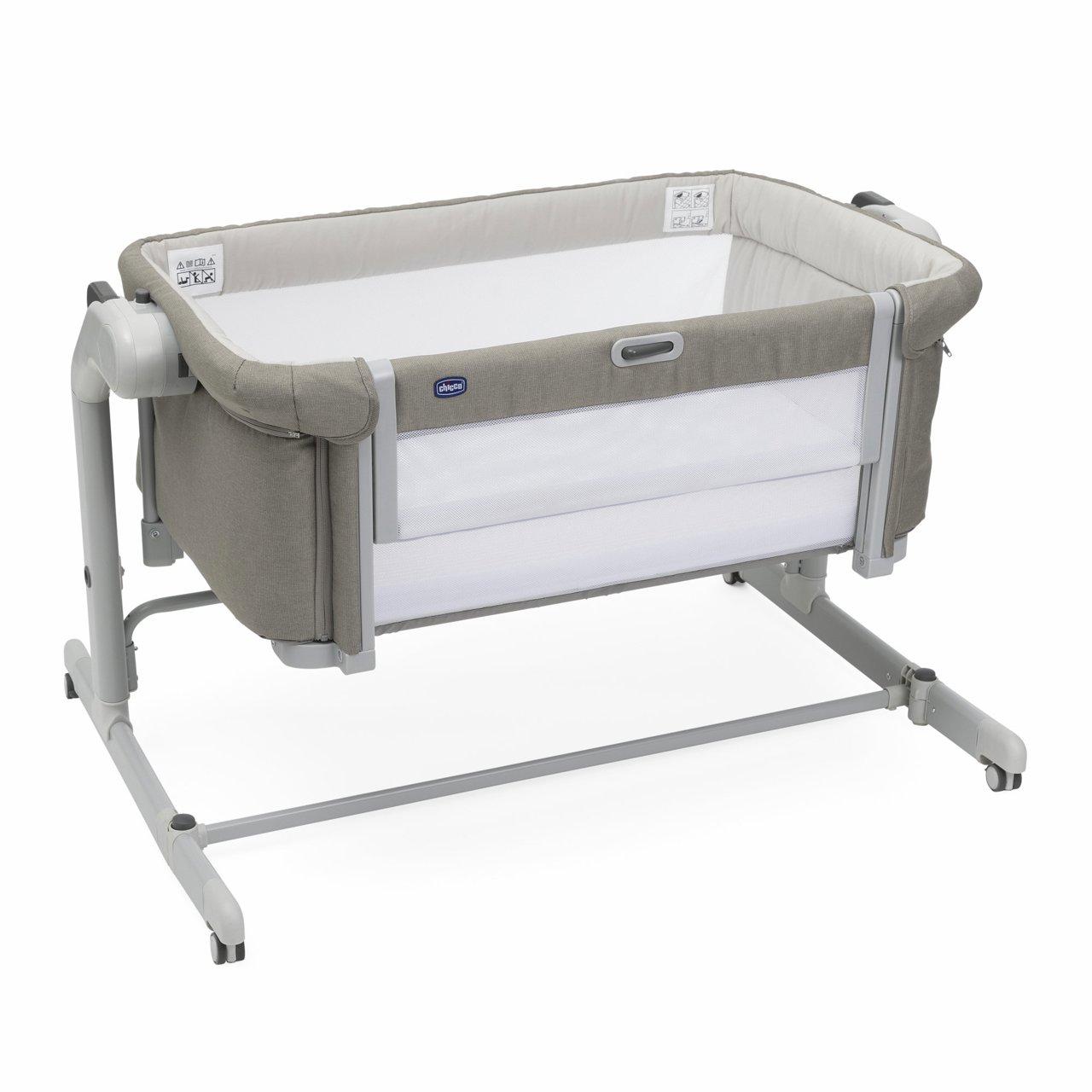 Culla cosleeping Chicco Next2Me Magic Evo beige con materasso traspirante e modalità dondolio, ideale per neonati fino a 6 mesi. | Chicco