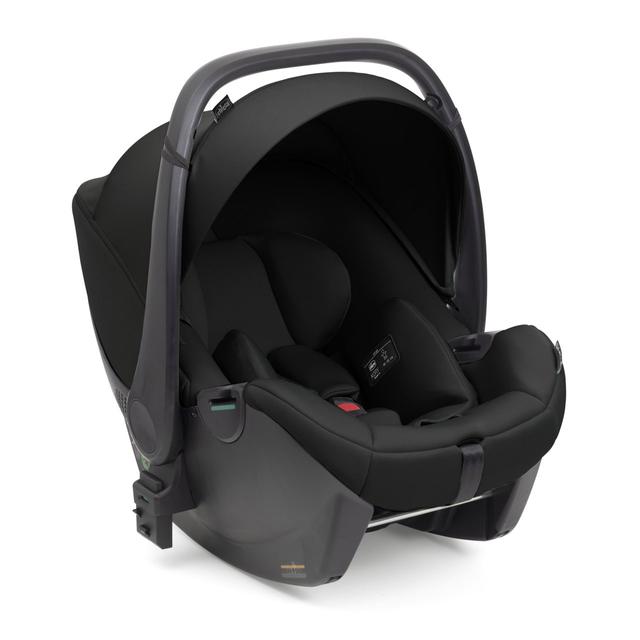 Seggiolino auto neonato Kory Essential I-size nero, per bambini da 40 a 80 cm, con riduttore ergonomico e cappottina UV50+. | Chicco