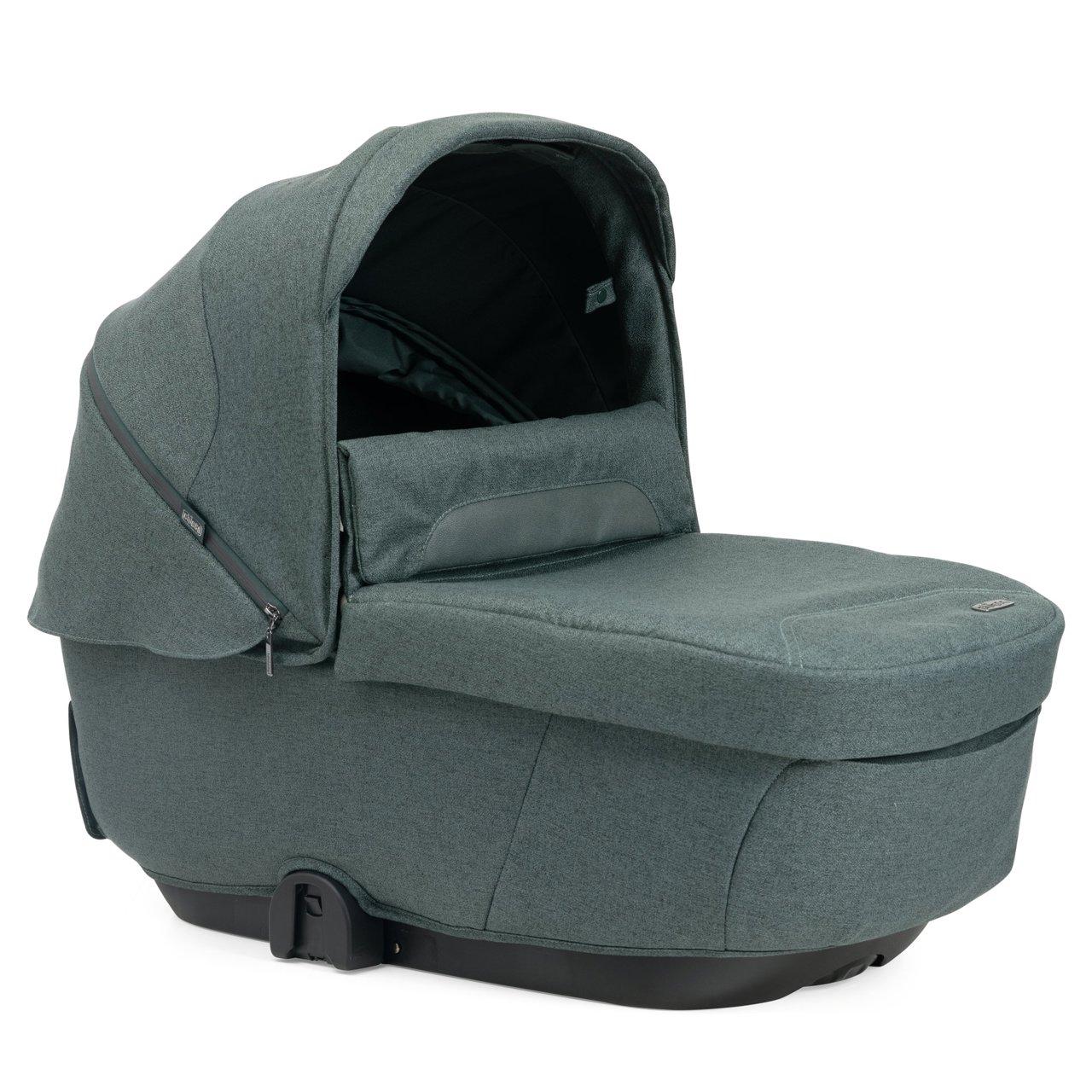 Culla Gran Comfort verde di Chicco in fibre naturali di bambù, con capote estensibile UV50+ e inserti in rete per la ventilazione. | Chicco