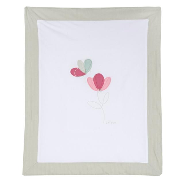 Coperta per carrozzina Chicco in jersey di cotone elasticizzato bianco, con applicazioni e ricami, retro stampa fantasia, ideale per neonati primavera/estate. | Chicco
