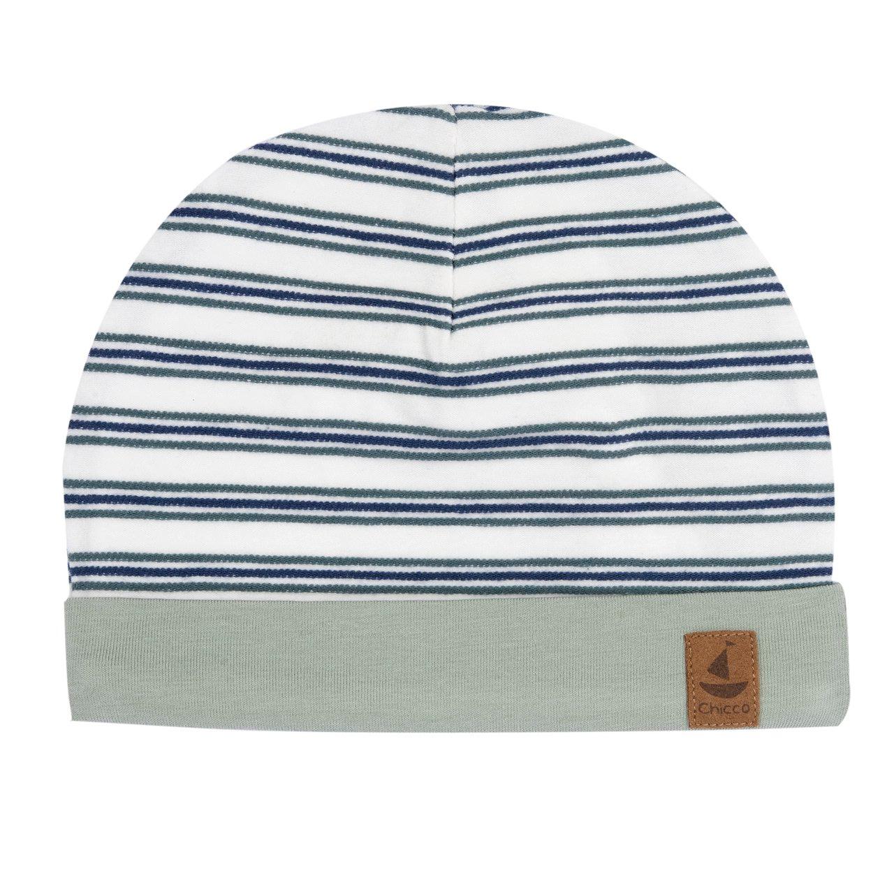 Cappello con risvolto in jersey di cotone sostenibile Chicco, colore verde, con etichetta effetto pelle, ideale per la primavera/estate. | Chicco