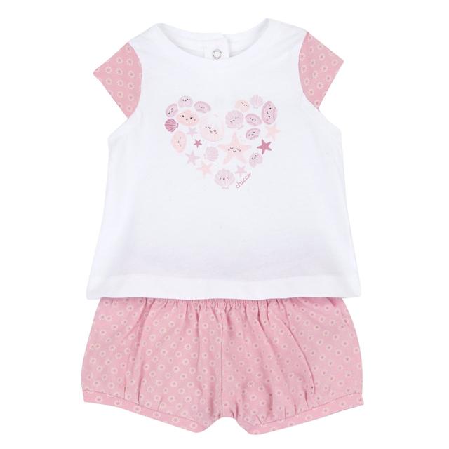 Completo mare Chicco per bambina rosa con maglietta manica ad aletta e pantaloni corti fantasia micromargherite in cotone sostenibile. | Chicco