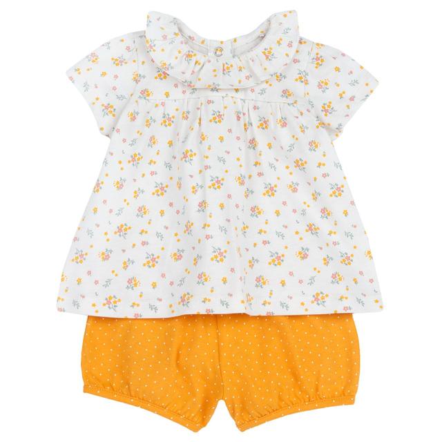 Completo mare Chicco per bambina con maglietta manica corta gialla stampata a fiori e pantaloncini in jersey con vita elasticizzata, in cotone sostenibile. | Chicco
