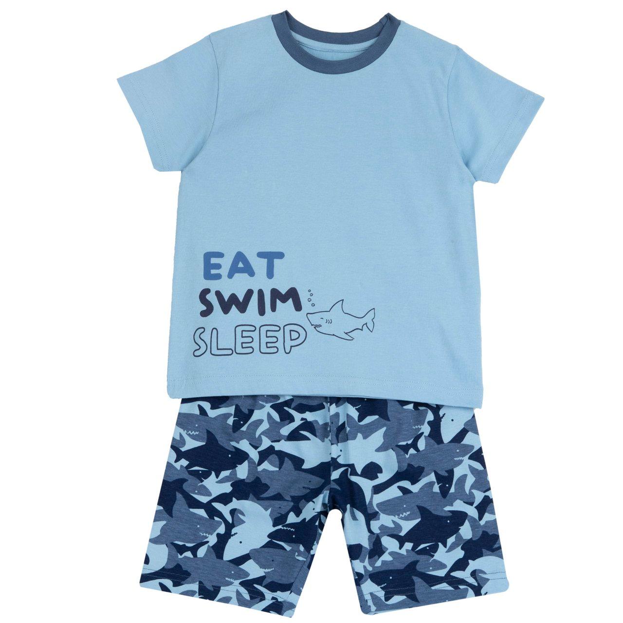 Pigiama corto azzurro in cotone sostenibile Chicco per bambino con maglietta a stampa squalo e pantaloni fantasia. | Chicco