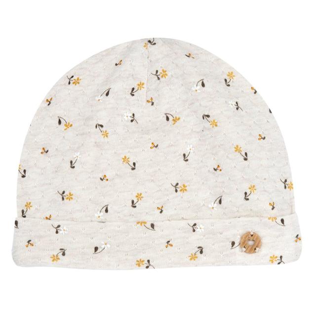 Cappello con risvolto beige in jersey jacquard per bambina, con stampa a fiorellini e medaglietta effetto legno, realizzato in cotone e viscosa di bambù. | Chicco