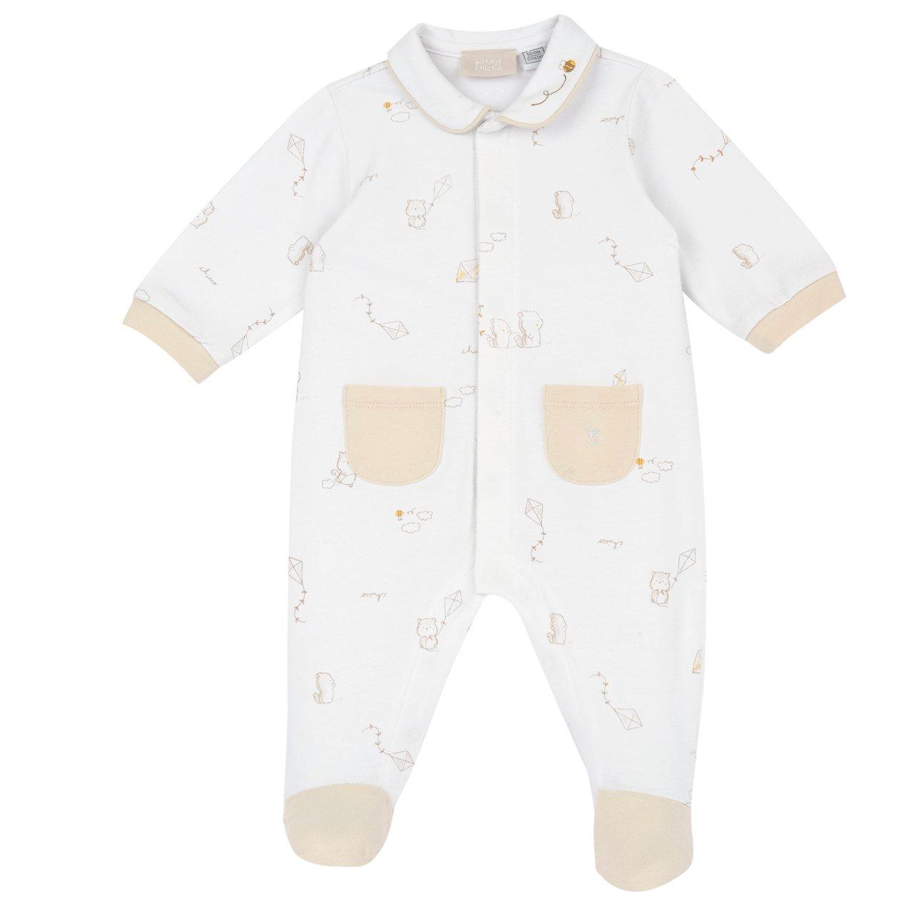 Tutina Chicco unisex in jersey di cotone elasticizzato bianco con stampa fantasia e grafica ricamata sul collo, aperta davanti con bottoni automatici nascosti. | Chicco