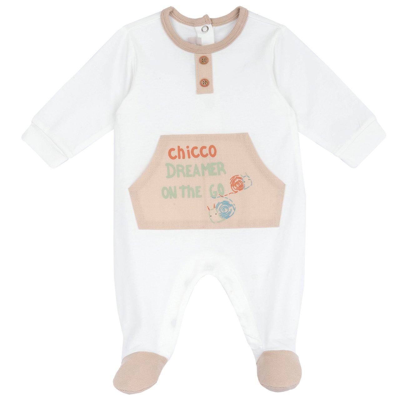 Tutina unisex Chicco bianca in cotone elasticizzato sostenibile, girocollo, con bottoni effetto legno, tascone con grafica e apertura interna gamba. | Chicco