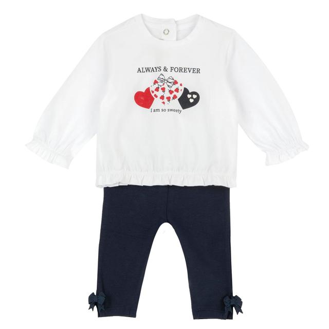 Completo Chicco per bambina con maglietta bianca a manica lunga con stampa cuori e fiocchetti e leggings coordinati in jersey elasticizzato di cotone sostenibile. | Chicco