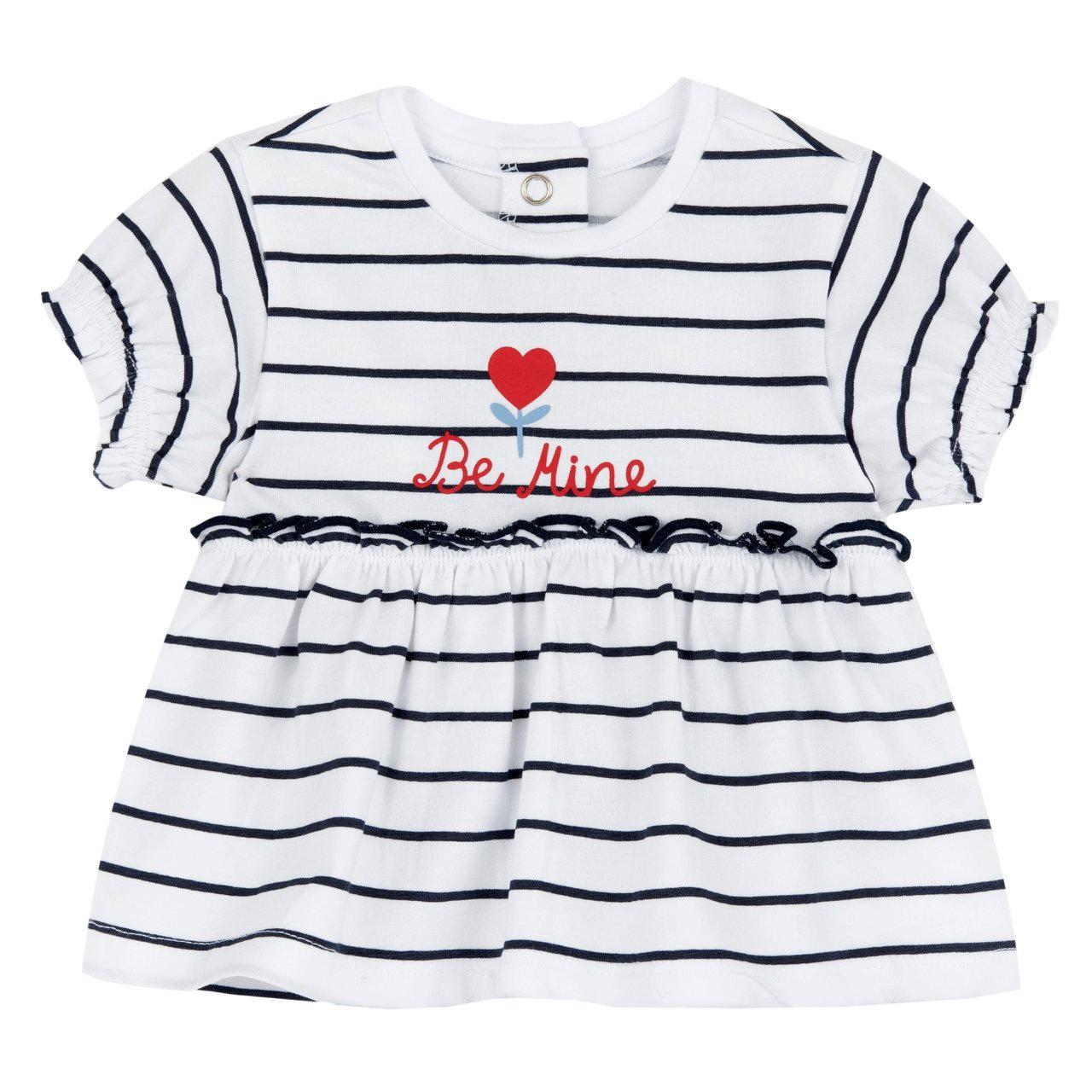 Maglietta a manica corta bianca per bambina Chicco con fantasia a righe, cuore e scritta, in morbido jersey elasticizzato di cotone sostenibile. | Chicco