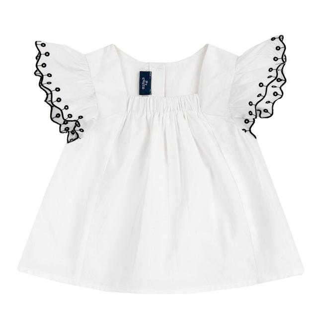 Camicia a manica corta bianca da bambina Chicco con ricami e smerli al fondo manica, realizzata in popeline di cotone sostenibile. | Chicco
