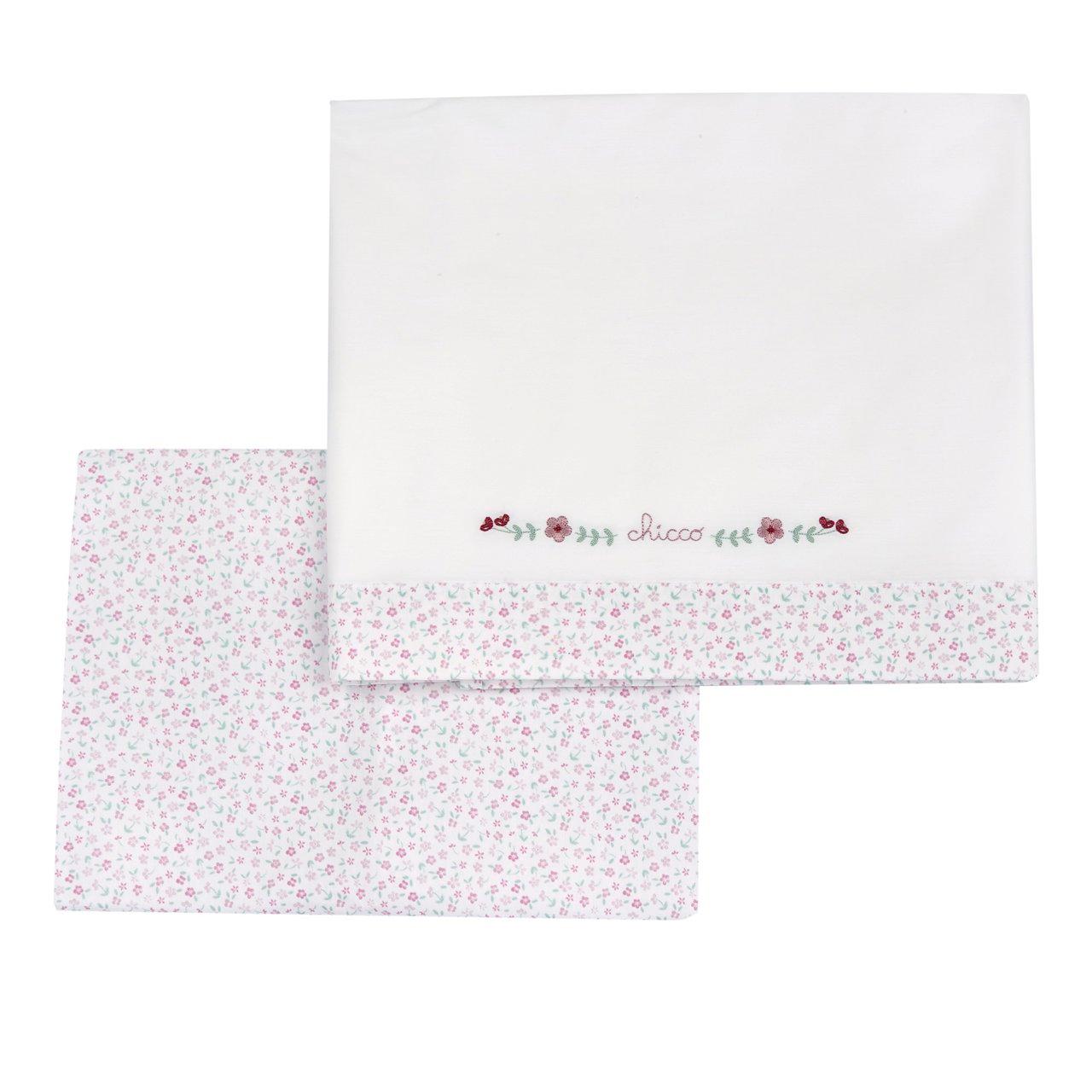 Set lenzuola carrozzina Chicco in 100% cotone popeline rosa, con dettagli ricamati e fantasia, ideale per primavera ed estate. | Chicco