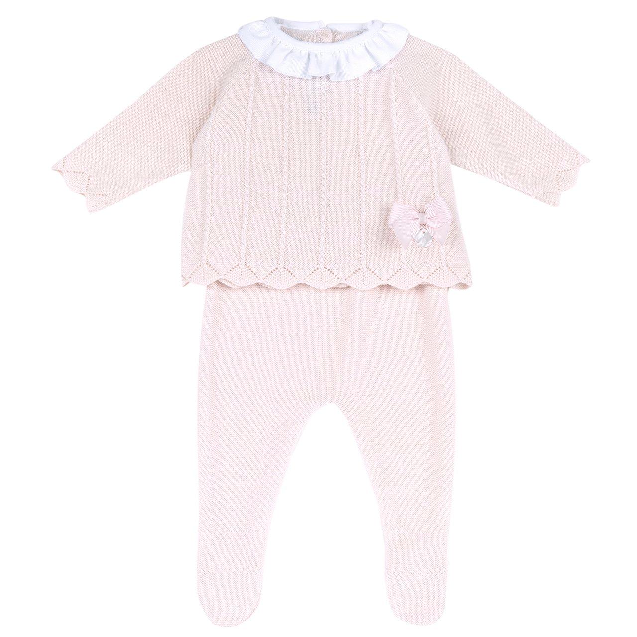 Completo Chicco rosa in maglia per bambina con maglia a corolla e pantaloni con piedini, fiocco e medaglietta madreperla, certificato Oeko-Tex. | Chicco