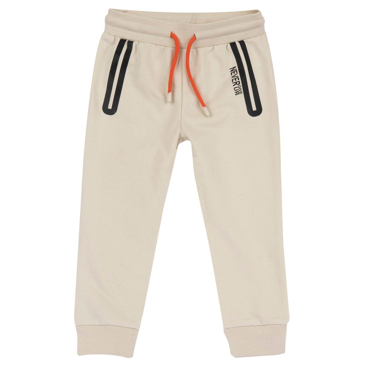 Pantaloni jogger lunghi bianchi in cotone sostenibile per bambino Chicco con vita elasticizzata, cordino regolabile e tasche decorative stampate. | Chicco