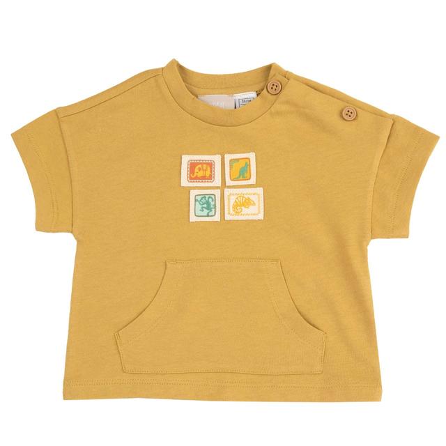 Maglietta a manica corta gialla per bambino in morbido jersey di cotone, con collo elasticizzato, maniche scese e tasca a marsupio, parte della collezione Chicco. | Chicco