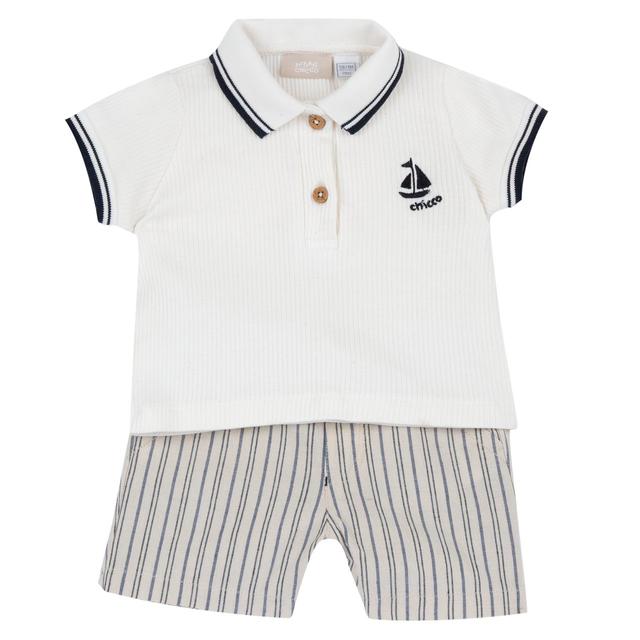 Completo polo manica corta bianco con ricamo barchetta e pantaloni corti con vita elasticizzata per bambino Chicco, in cotone sostenibile. | Chicco