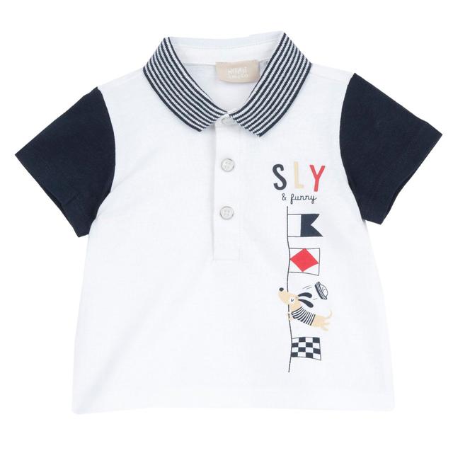 Polo bianca a manica corta in morbido cotone sostenibile Chicco per bambini, con fantasia a bandierine e righine sul collo. | Chicco