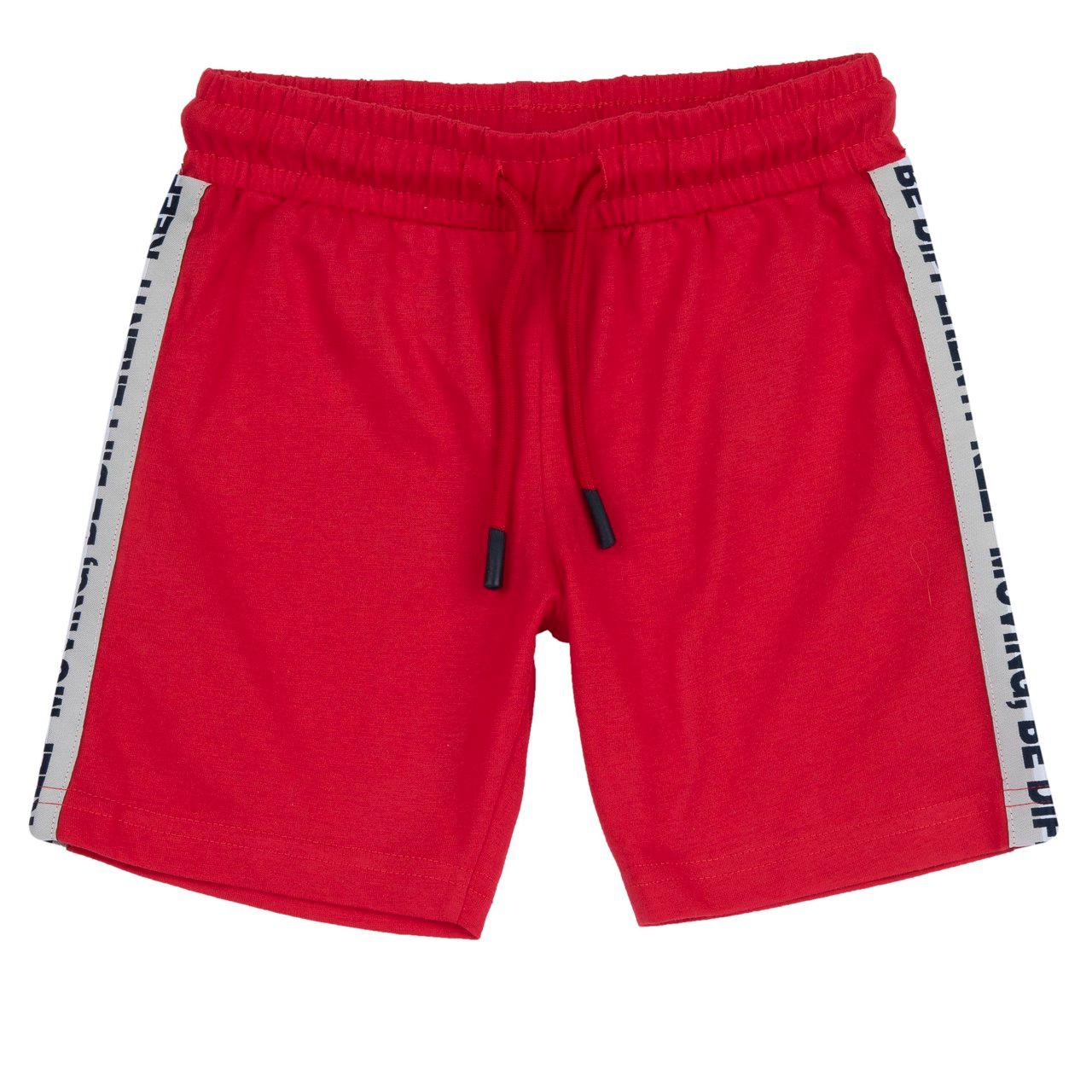 Pantaloni corti rossi in jersey di cotone sostenibile Chicco per bambino, con vita elasticizzata e cordino, nastro ricamato sui fianchi e tasca posteriore. | Chicco