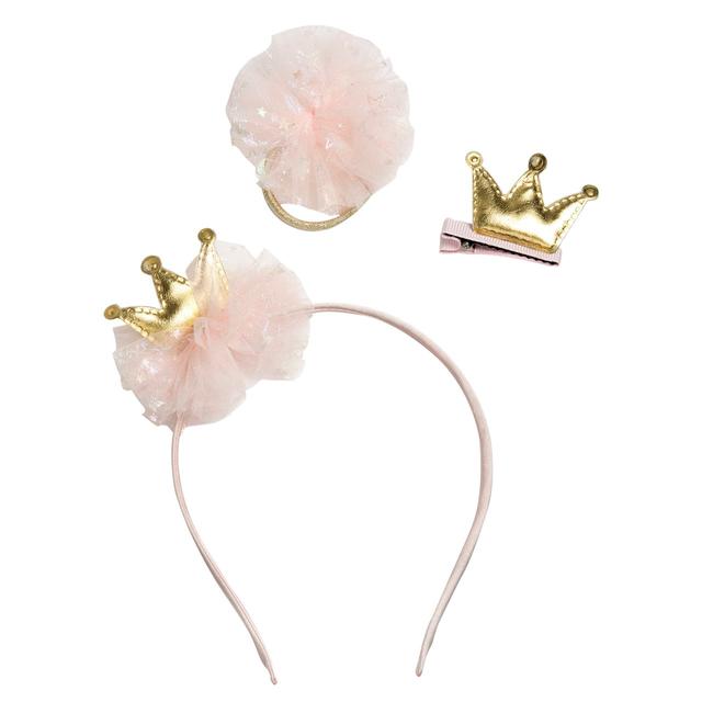 Set tre accessori capelli per bambina con elementi di piccole corone dorate: cerchietto in raso bianco con organza, elastico oro e molletta smaltata bianca. | Chicco