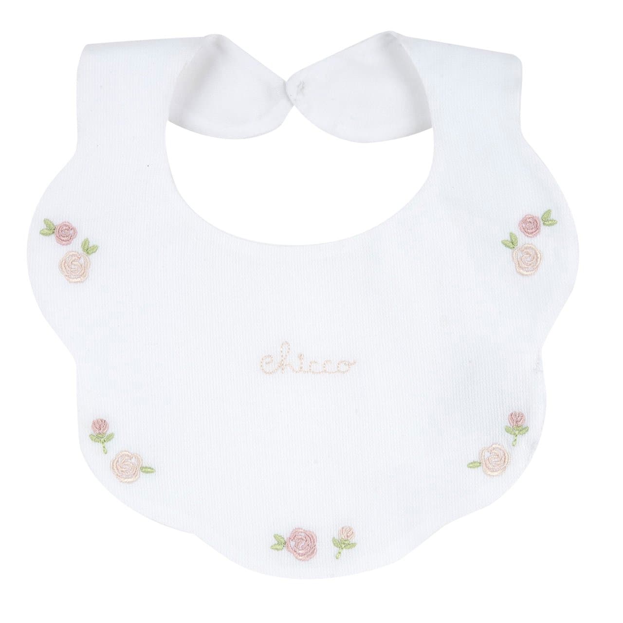Bavaglino Chicco bianco in piquet con ricamo per bambina, ideale autunno/inverno, foderato in popeline, con chiusura a bottoncino e asola, certificato Oeko-Tex. | Chicco