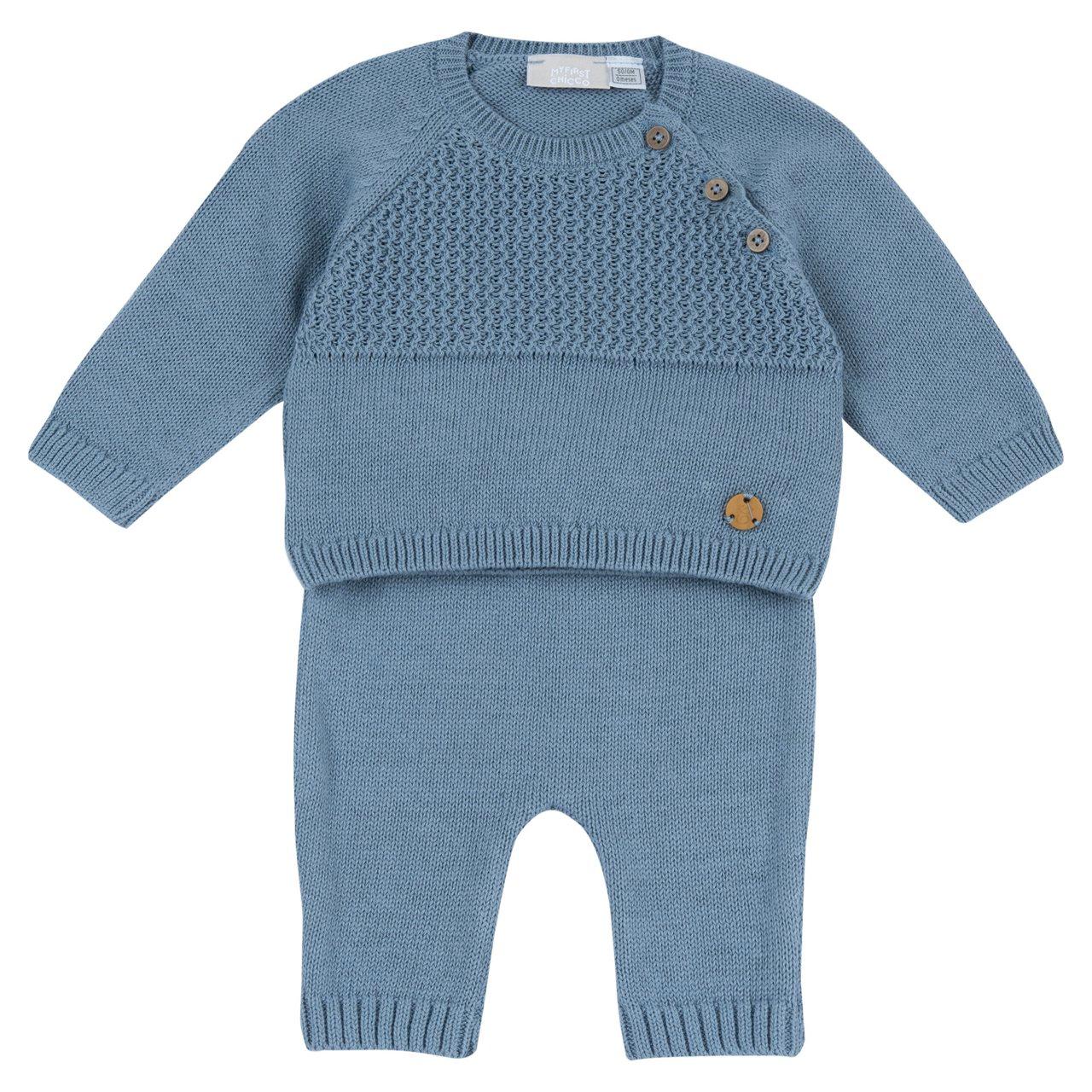 Completo in maglia azzurro Chicco per bambino, composto da maglia a maniche lunghe con bottoncini e pantaloni senza piedini, in cotone mano calda con lavorazione a punti. | Chicco