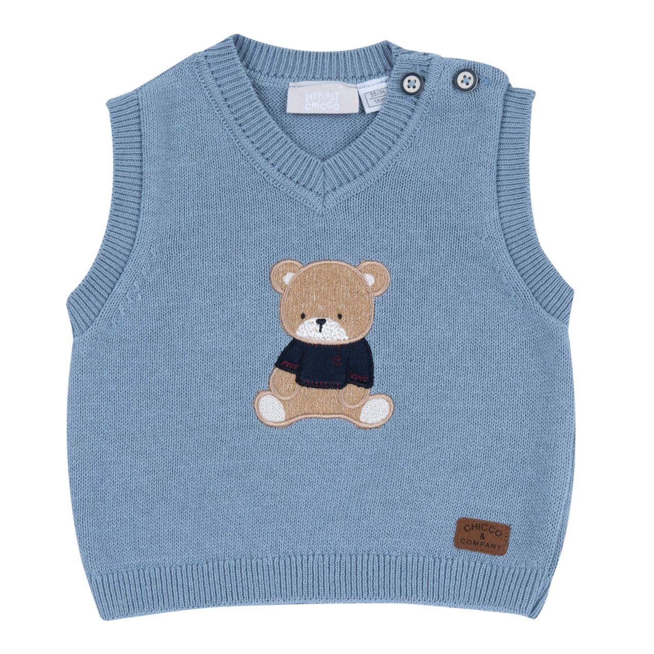 Gilet in maglia azzurro Chicco per bambino con scollo a V, ricamo orsetto frontale e bottoni bicolore sulla spalla. | Chicco