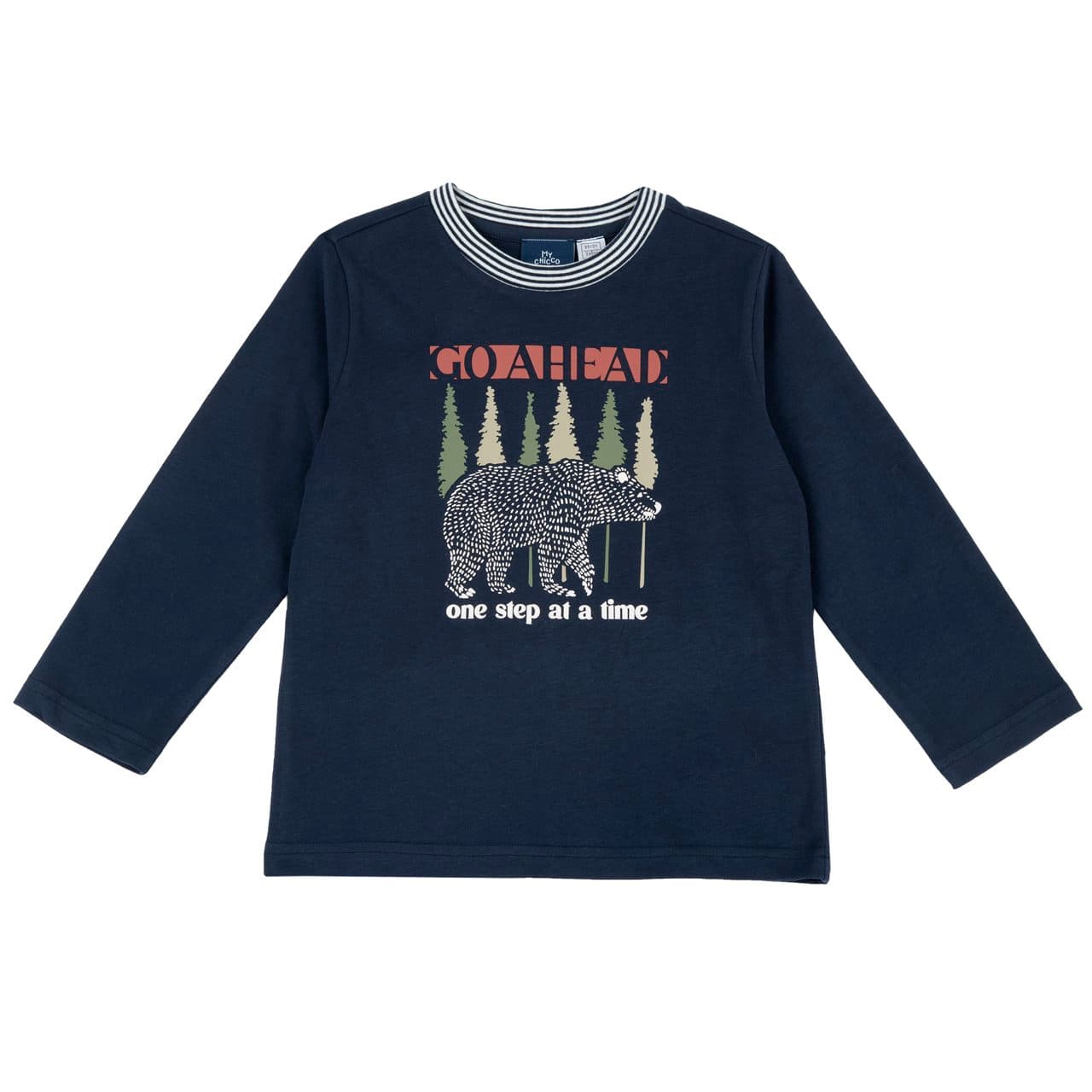 Maglietta a manica lunga Chicco blu in jersey 100% cotone per bambino, con colletto a costine rigato e grafica in rilievo, chiusura a bottoni automatici sulla spalla. | Chicco