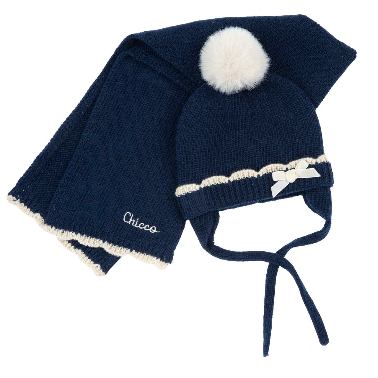 Set cappello e sciarpa Chicco blu in maglia misto lana per bambina, con paraorecchie e pompon, ideale per l'autunno/inverno. | Chicco