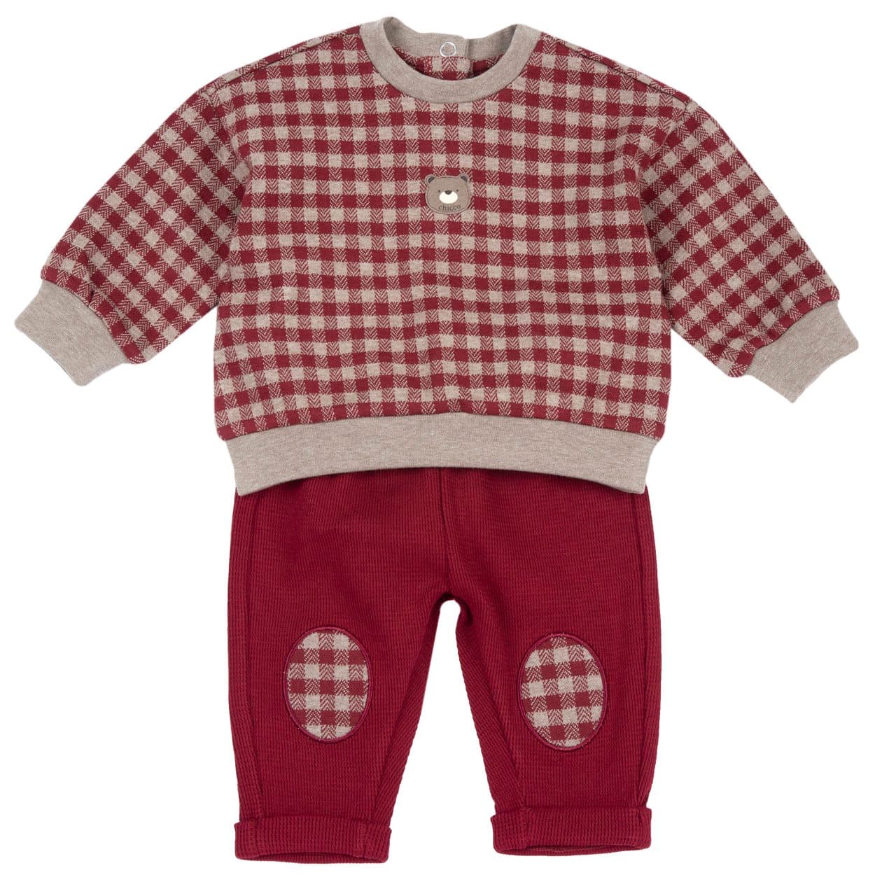 Completo felpa e pantaloni Chicco rosso per bambino, con felpa a quadretti tinto filo e pantaloni in maglia nido d’ape con toppe fantasia sulle ginocchia. | Chicco
