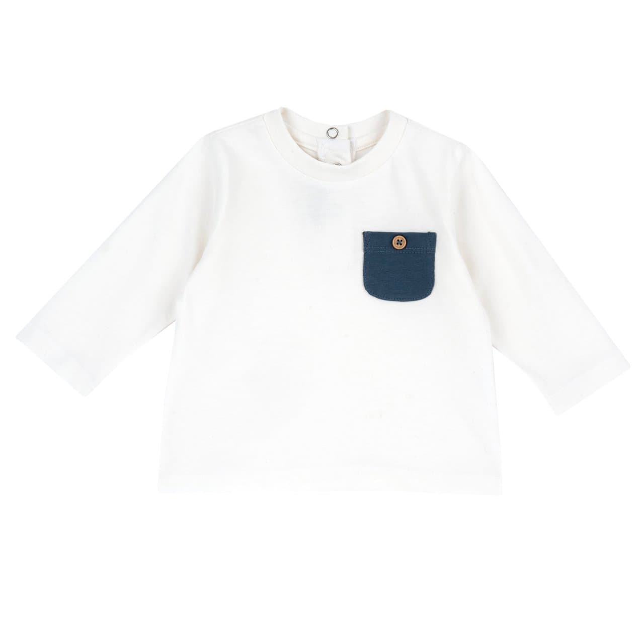 Maglietta a manica lunga Chicco bianca in jersey per bambino, con girocollo, tasca applicata con bottoncino effetto legno e apertura sul retro per facilitare la vestizione. | Chicco