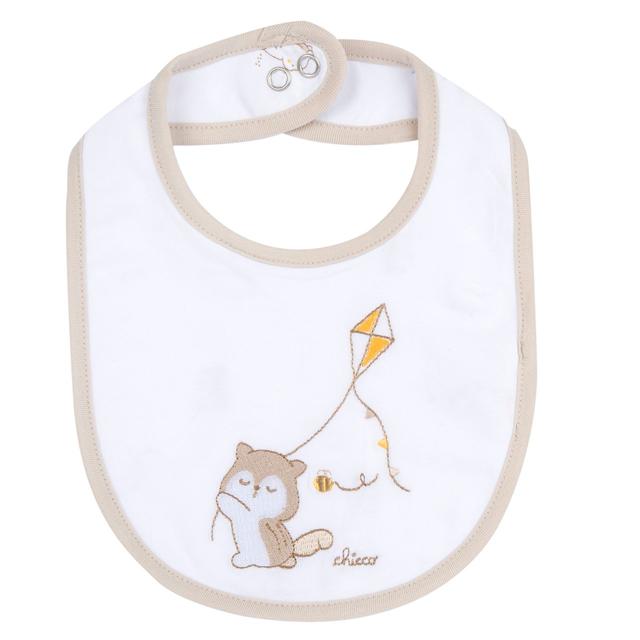 Bavaglino Con Ricamo | Chicco Bavaglino unisex Chicco in jersey di cotone bianco elasticizzato con ricamo e applicazioni grafiche, ideale per primavera ed estate. | Chicco