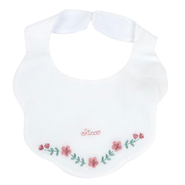 Bavaglino Con Ricamo | Chicco Bavaglino Chicco in piquet bianco per bambina, con ricamo floreale e chiusura a bottoncino, ideale per primavera/estate. | Chicco