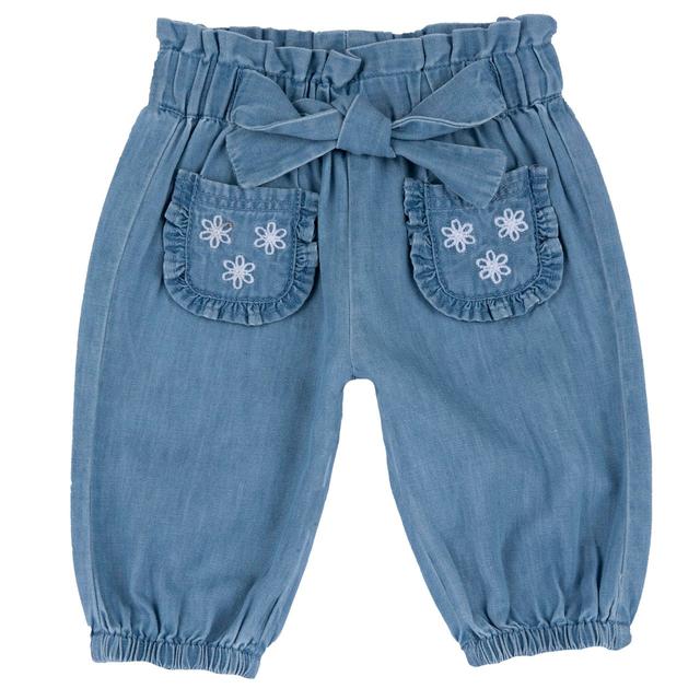 Pantaloni Lunghi In Denim | Chicco Pantaloni lunghi in denim azzurro per bambina Chicco con ricami floreali, vita elasticizzata e fiocco, realizzati in cotone sostenibile. | Chicco