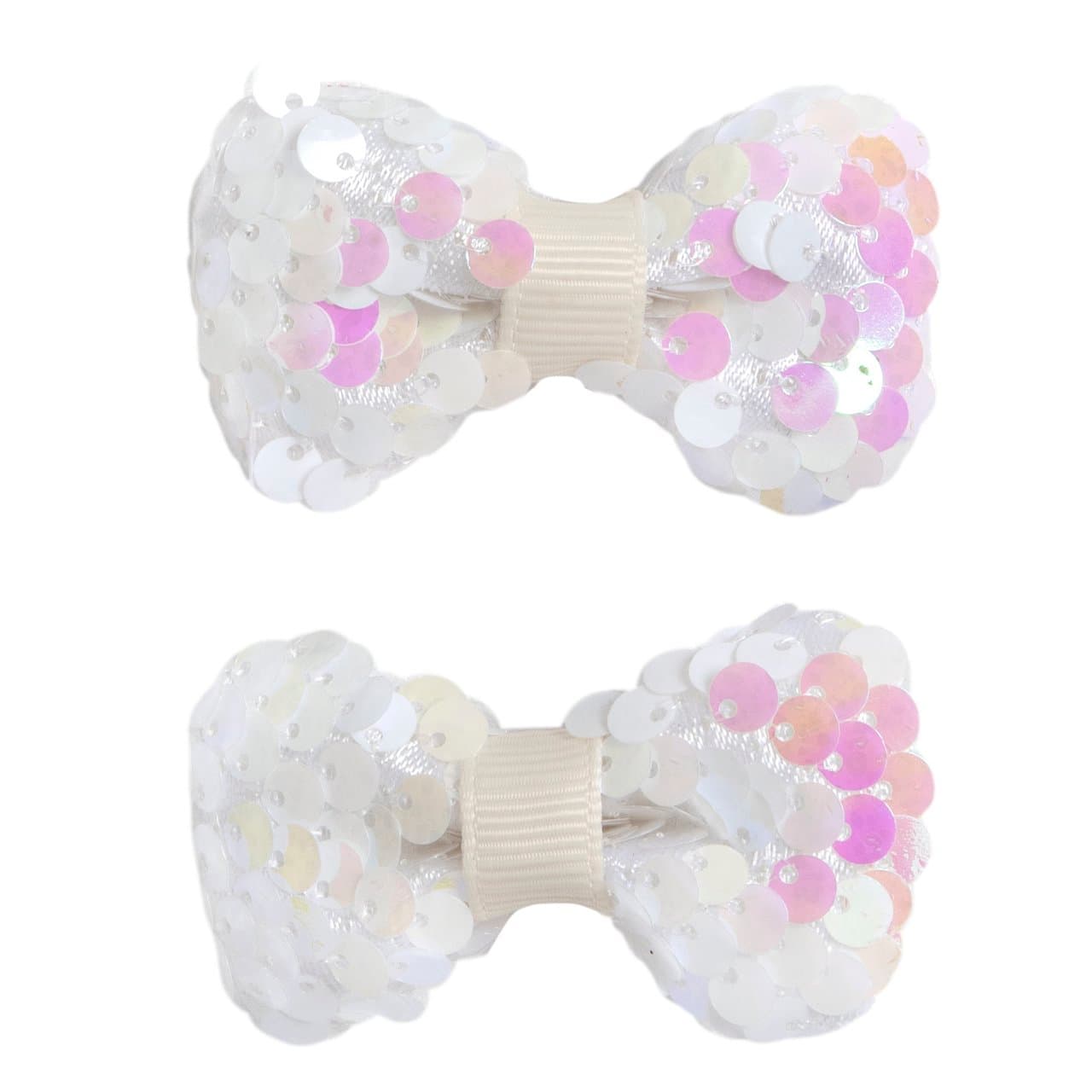 Confezione Di Due Mollettine Per Capelli In Bianco | Chicco Confezione di due mollettine per capelli Chicco da bambina, bianche, con base a fiocco e paillettes luminose, ideali per l'autunno/inverno. | Chicco